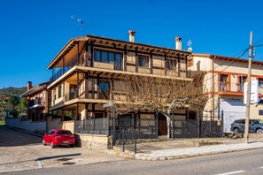 Exterior - Country House 'El Barranco' with Mountain View, Private Pool and Private Terrace (Mombeltrán)
