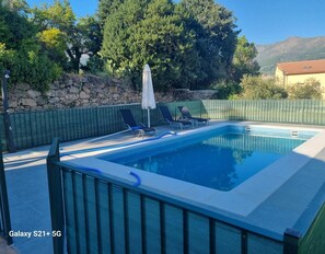 Pool - Country House 'El Barranco' with Mountain View, Private Pool and Private Terrace (Mombeltrán)