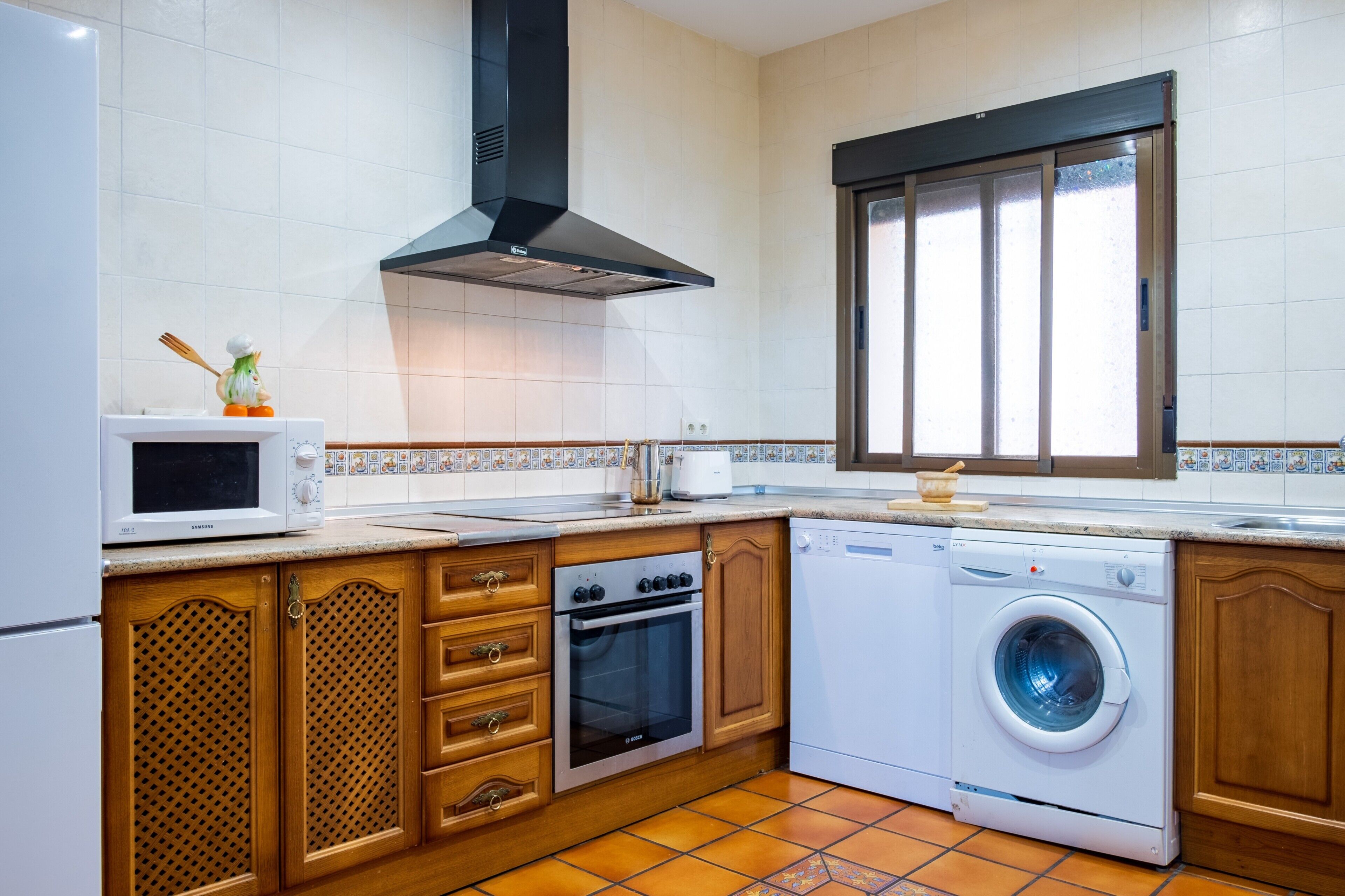 Refrigerador, microondas, horno y parrilla de estufa 