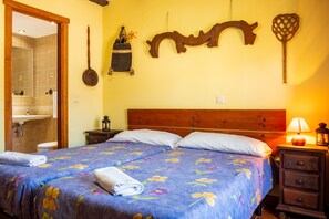 5 bedrooms, iron/ironing board, bed sheets - Country House 'El Barranco' with Mountain View, Private Pool and Private Terrace (Mombeltrán)