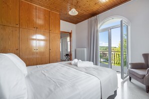 5 bedrooms, iron/ironing board, free WiFi, bed sheets