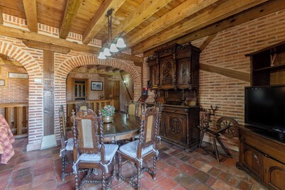 Country House 'La Tarja 1' with Private Garden and Wi-Fi