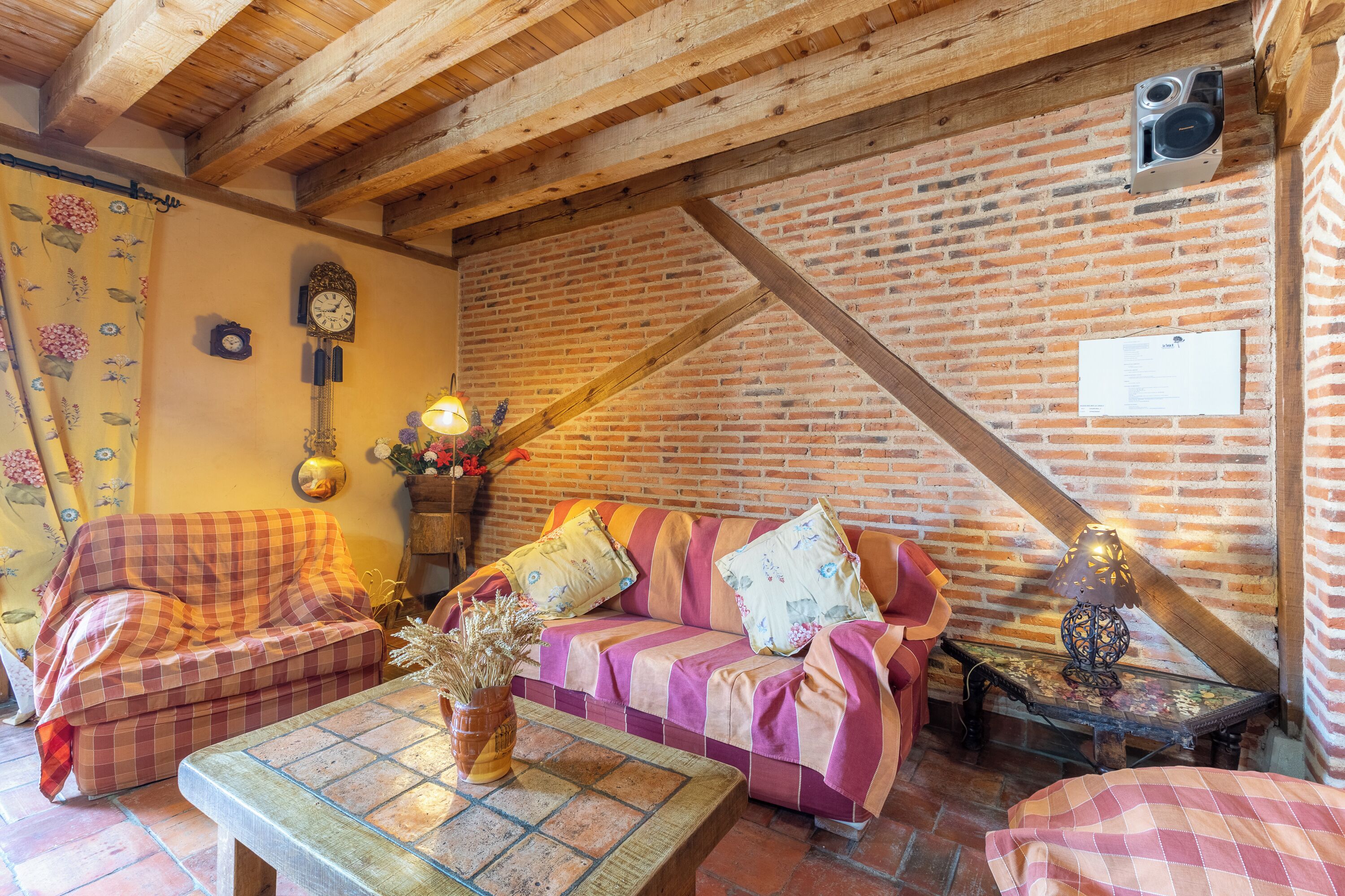 Televisie en een open haard