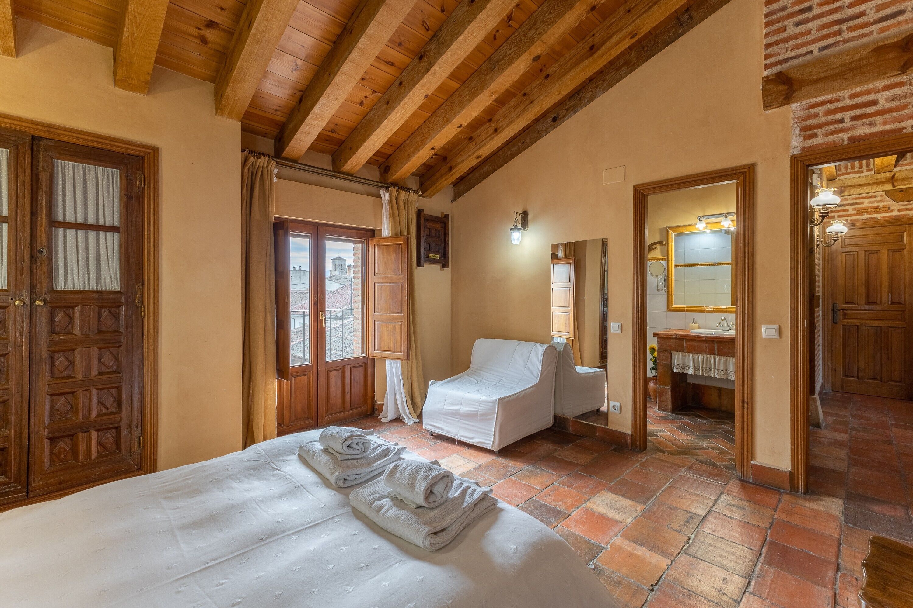 4 quartos, Wi-Fi de cortesia, roupa de cama