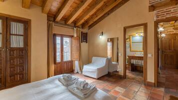 4 quartos, Wi-Fi de cortesia, roupa de cama