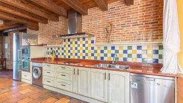 Microwave, dishwasher