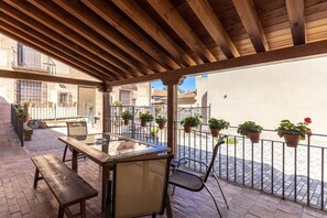 Outdoor dining - Country House 'La Tarja 2' with Private Garden and Wi-Fi (Martín Miguel)