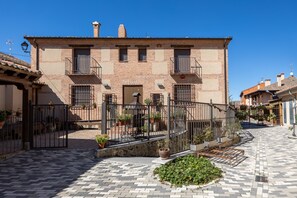 Exterior - Country House 'La Tarja 2' with Private Garden and Wi-Fi (Martín Miguel)
