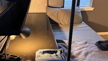 2 bedrooms, in-room safe, desk, iron/ironing board