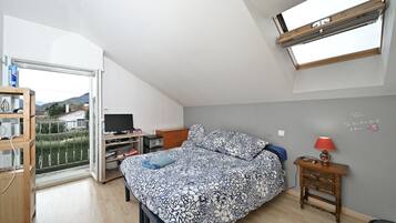 1 dormitorio, tabla de planchar con plancha, wifi gratis y ropa de cama