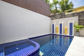Outdoor pool, pool loungers - Elegant 3BR Pool Villa Sara near NaiHarn (Rawai)