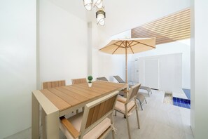 Outdoor dining - Elegant 3BR Pool Villa Sara near NaiHarn (Rawai)