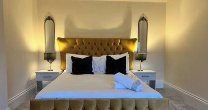 3 Bed - Sleeps 7 - Free Parking - Central Location