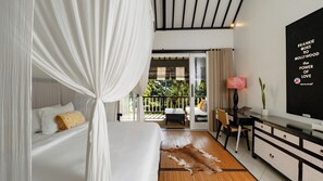 Villa, 3 chambres, vue piscine | 3 chambres, coffres-forts dans les chambres, bureau