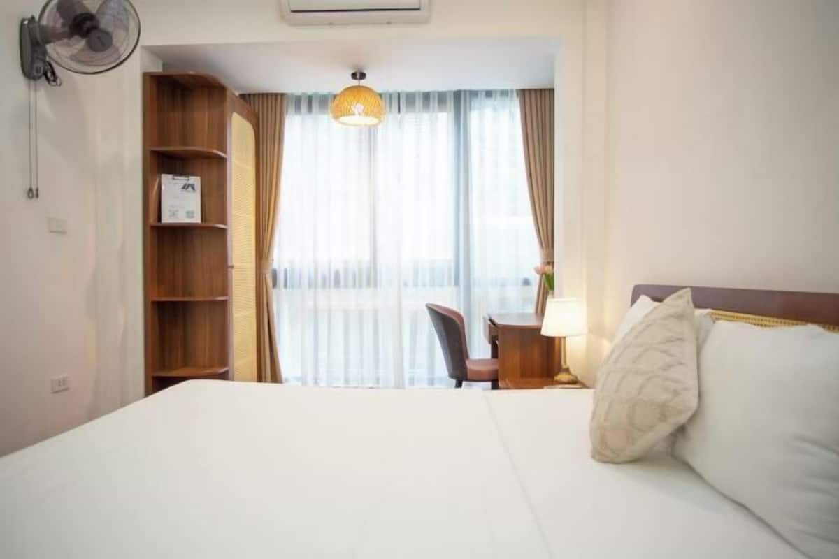 Minibar, laptop workspace, free WiFi, bed sheets