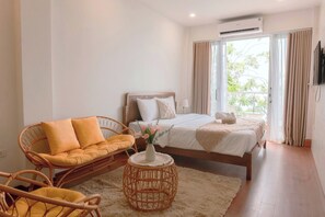 Deluxe Apartment, Lake View | Minibar, laptop workspace, free WiFi, bed sheets - 4U Homestay (Hanoi)