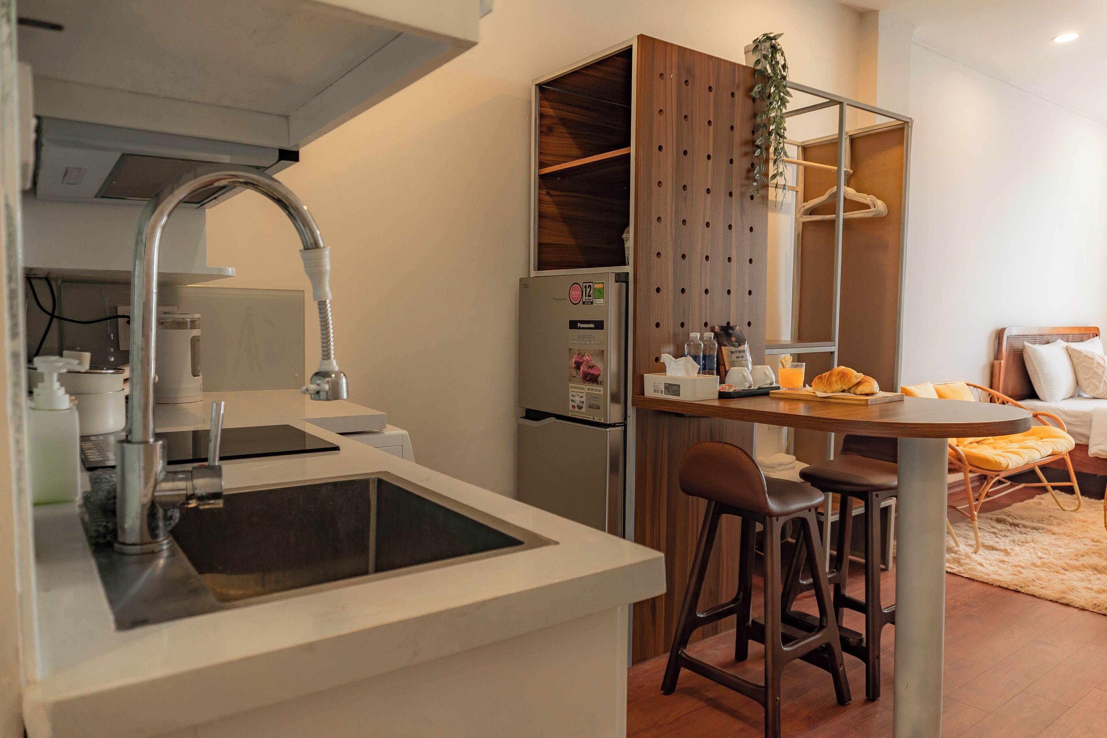 Deluxe Apartment, Lake View | Minibar, laptop workspace, free WiFi, bed sheets