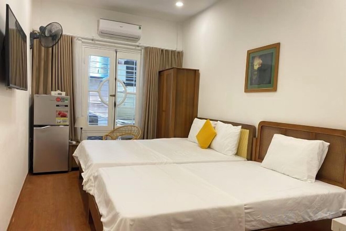 Minibar, laptop workspace, WiFi (free), bed sheets