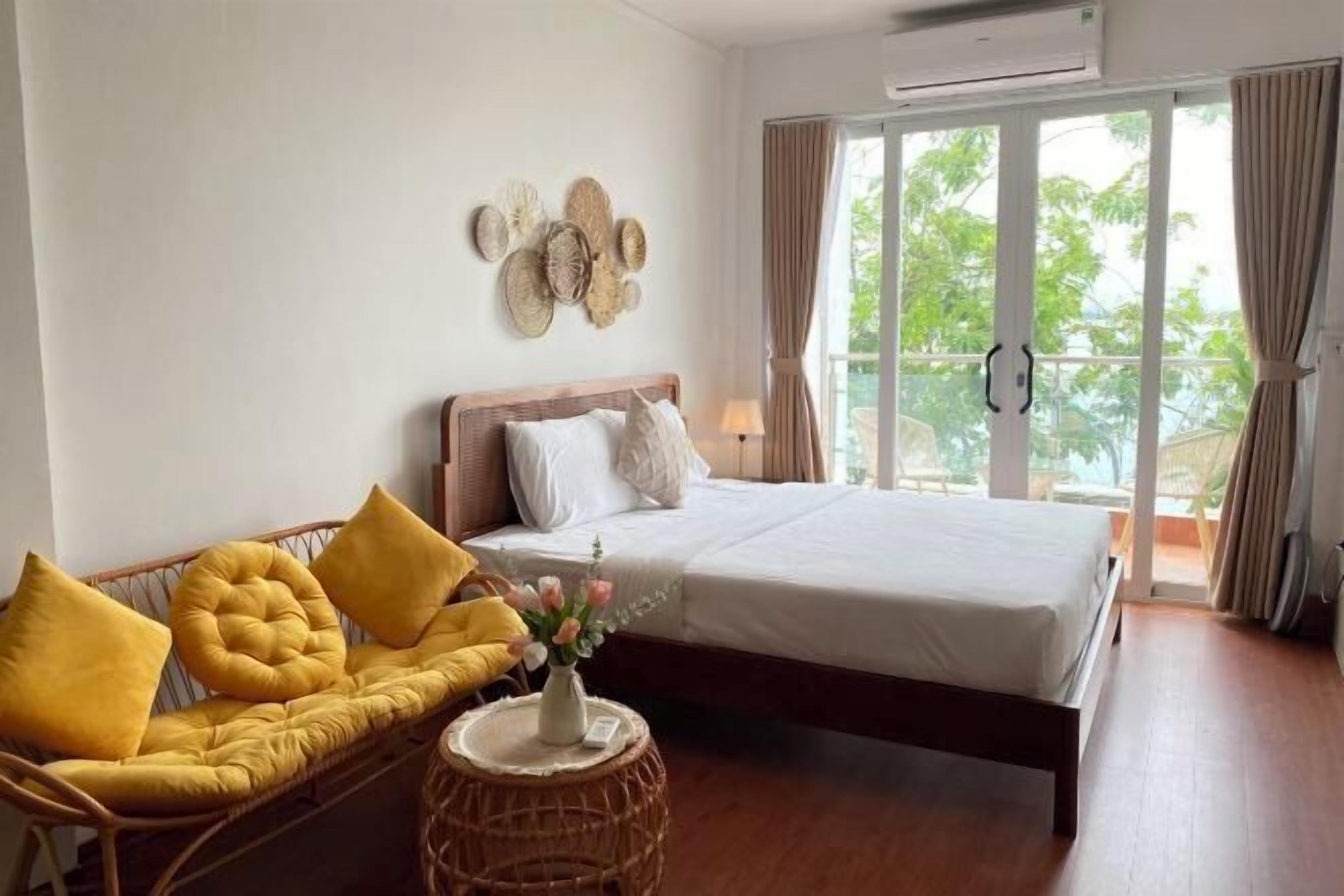 Minibar, laptopgeeigneter Arbeitsplatz, kostenloses WLAN, Bettwäsche