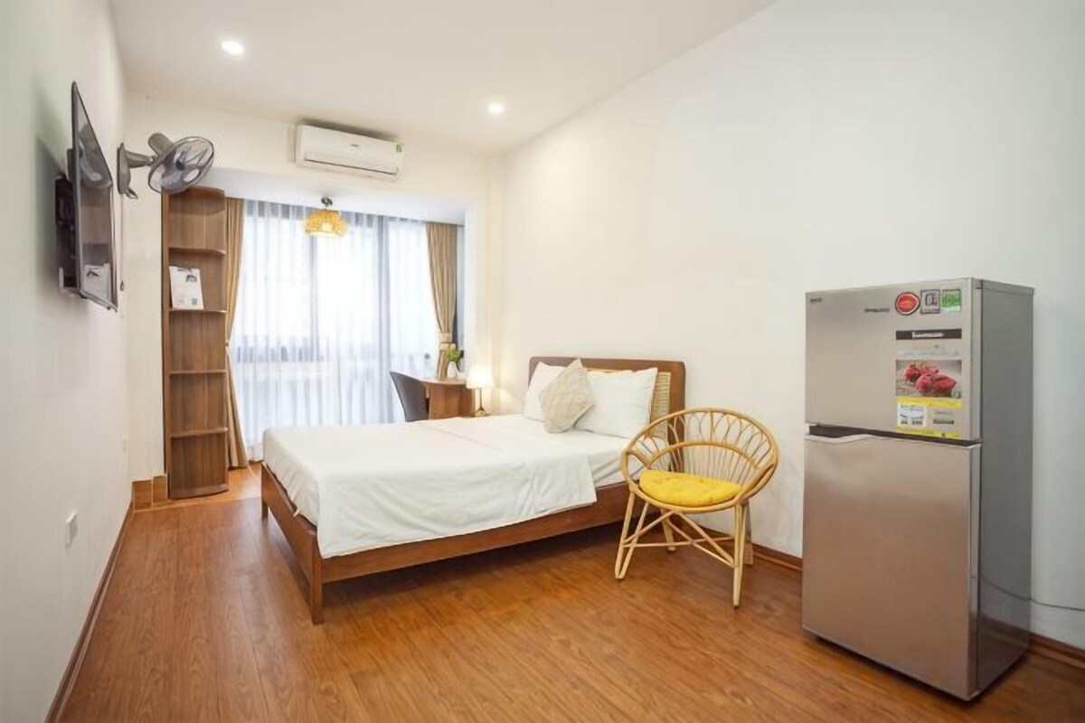Minibar, laptop workspace, WiFi (free), bed sheets