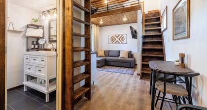 Charming Tiny Home Cottage - East Side!