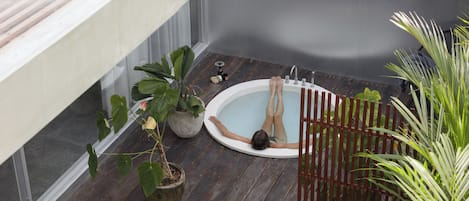 Bañera de hidromasaje privada