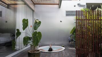 Deluxe Apartment, 1 Bedroom | Private spa tub