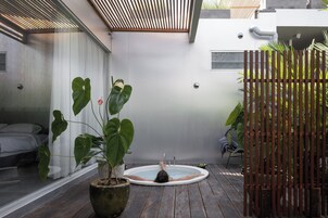 Deluxe Apartment, 1 Bedroom | Private spa tub