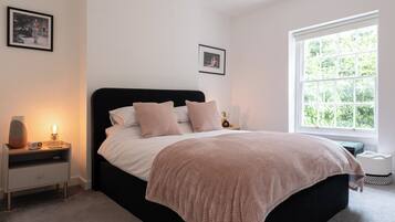 House, Courtyard View | 1 bedroom, iron/ironing board, free WiFi