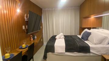 Laptop workspace, iron/ironing board, free WiFi