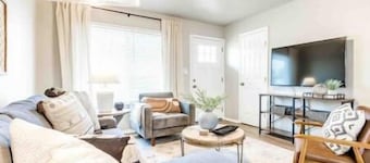 2-Bedroom Cottage w/ KING bed