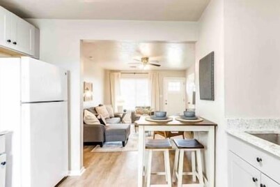 2-Bedroom Cottage w/ KING bed