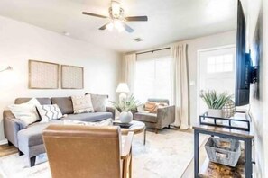 TV - 2-Bedroom Cottage w/ KING bed (Edmond)