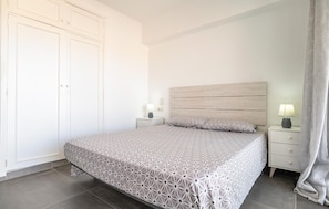 3 bedrooms, bed sheets