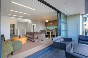 Interior - 2BR/2BA Terrace Apt - Great Location & Amenities (Queenstown)