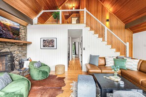 智能電視、足球機、書籍