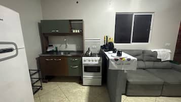 Maison Familiale, patio | Cuisine privée | Réfrigérateur, four, plaque de cuisson