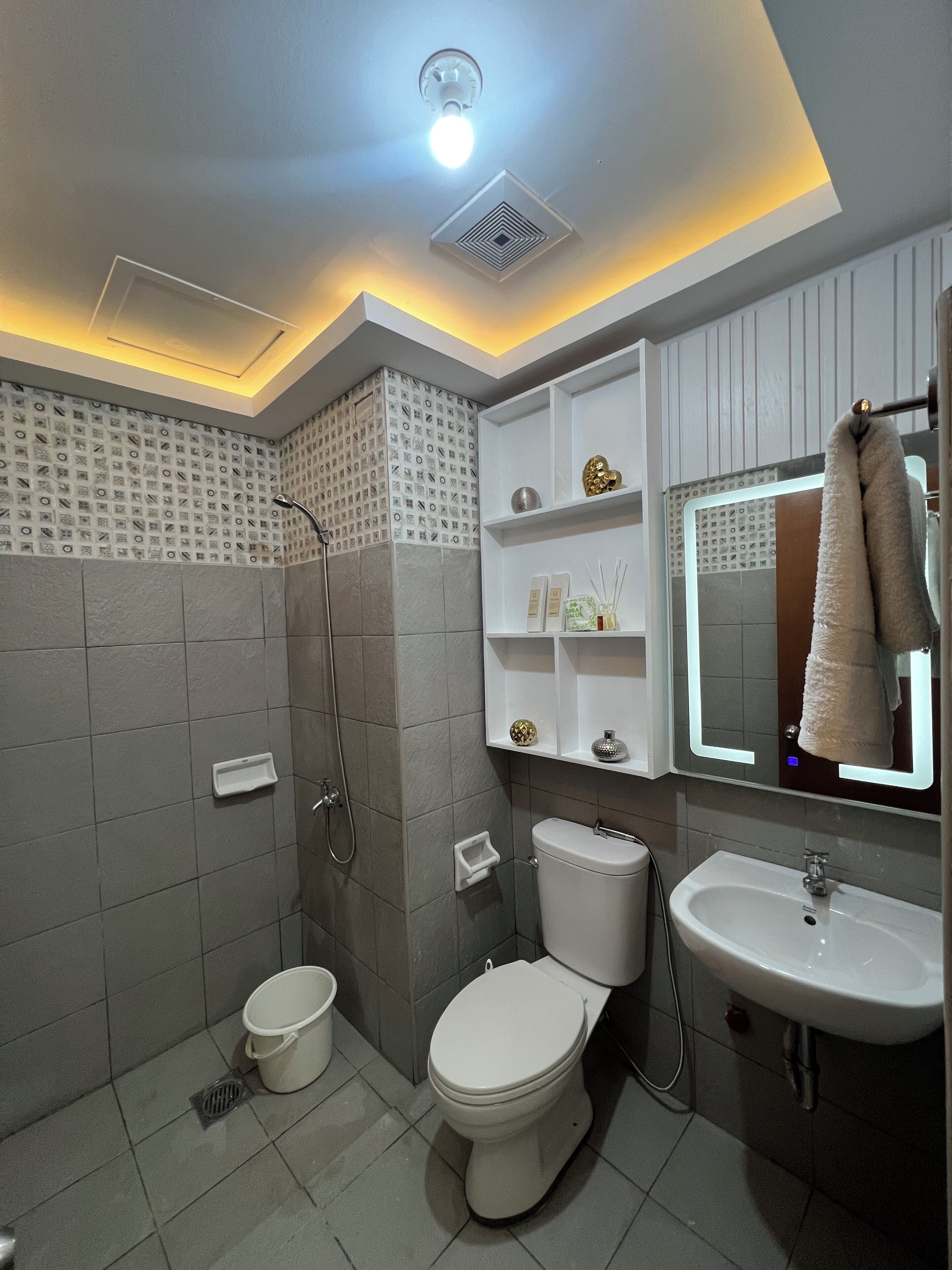 Kostenlose Toilettenartikel, Haartrockner, Handtücher, Seife