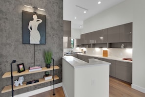 Interior - Newly Constructed Winsome Village B - Galleria Area! (Houston)