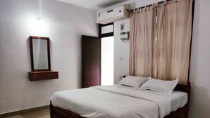 Deluxe Apartment, Balcony, Park View | 1 bedroom, blackout drapes, WiFi (free) - kkrishna apartments (Canacona)