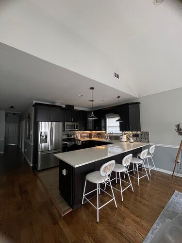 Modern minimalistic 3 bdr Apt Townhouse