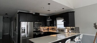 Modern minimalistic 3 bdr Apt Townhouse