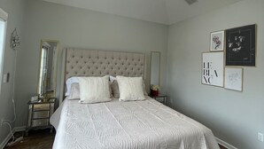 3 bedrooms, iron/ironing board, WiFi (free), bed sheets