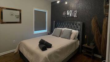 3 slaapkamers, een strijkplank/strijkijzer, gratis wifi, beddengoed