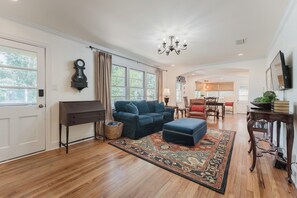 Smart TV - Cottage, Pet friendly, 2 miles to Beach, Close to Redfern! (Saint Simons Island)