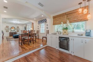 Interior - Pet friendly, 2 miles to Beach, Close to Redfern! (Saint Simons Island)