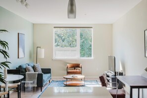 Télévision, chaîne hi-fi