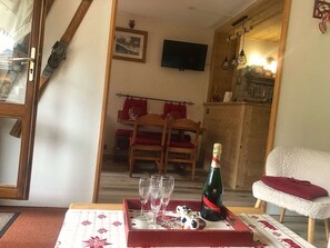TV - Prariond 33 - 2-room flat, sleeps 5 in the hamlet of Mottet (LES AVANCHERS VALMOREL)