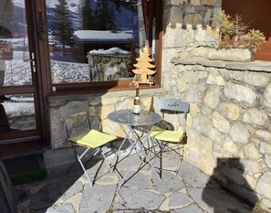 Outdoor dining - Prariond 33 - 2-room flat, sleeps 5 in the hamlet of Mottet (LES AVANCHERS VALMOREL)