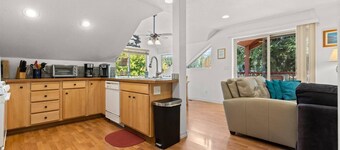 Casa Lakes: Snowmobiling, Private Dock, Lake View, Fire Pit, Close to Silverwood!